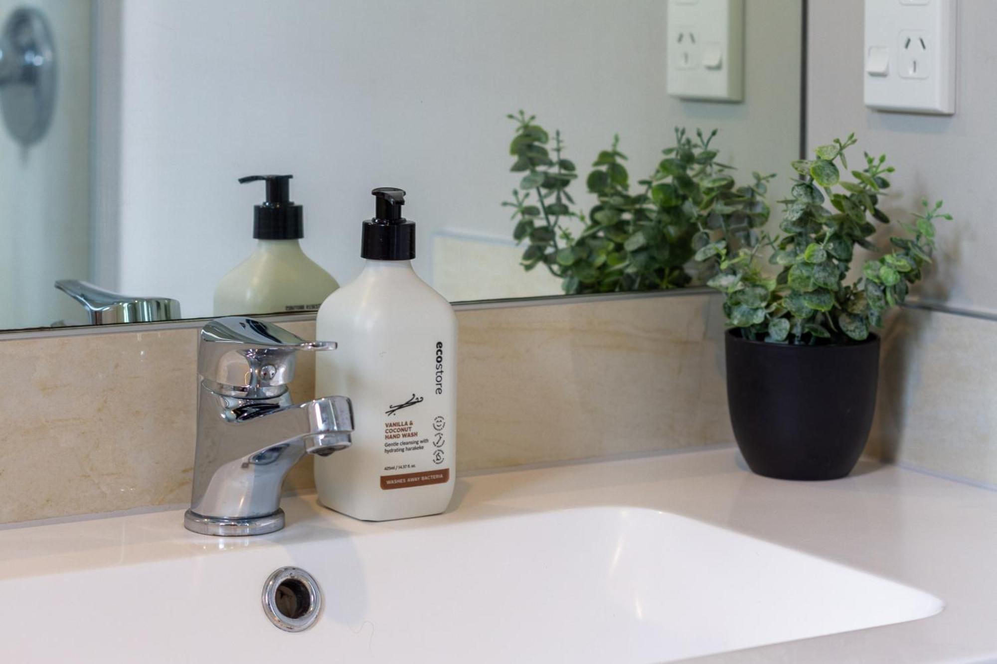 Latimer Square Luxe: 1Br W/ Sofa Bed Κράισττσερτς Εξωτερικό φωτογραφία